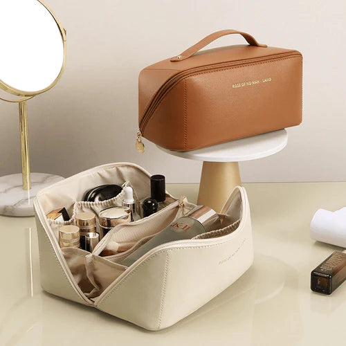 Renove sua rotina com a Bolsa Organizadora Feminina com Compartimentos. Ideal para quem precisa de espaço, organização e elegância em um único produto! Da lojaorganizeja.com