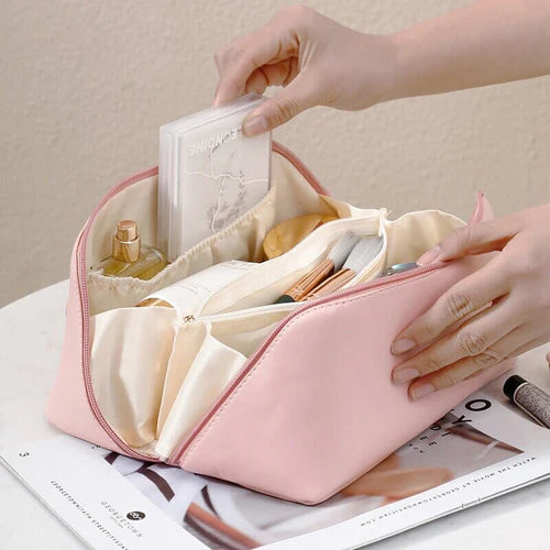 Renove sua rotina com a Bolsa Organizadora Feminina com Compartimentos. Ideal para quem precisa de espaço, organização e elegância em um único produto! Da lojaorganizeja.com