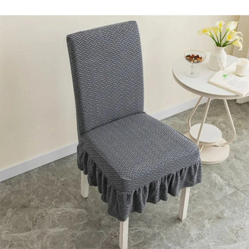Renove o visual da sua sala de jantar com a Capa Protetora para Cadeira de Jantar Premium Longa, ideal para quem valoriza proteção, funcionalidade e um toque sofisticado na decoração. Da lojaorganizeja.com