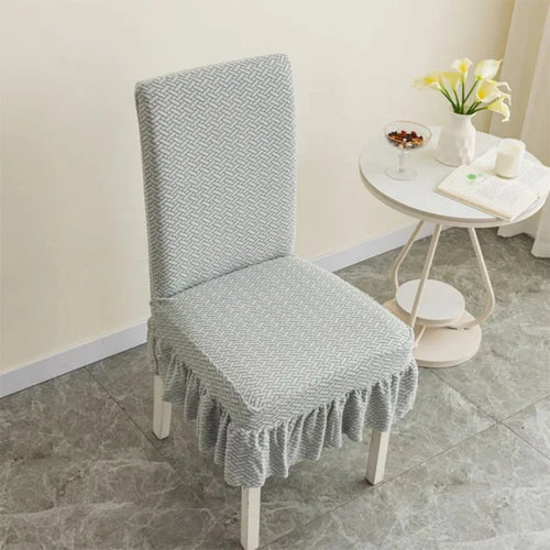 Renove o visual da sua sala de jantar com a Capa Protetora para Cadeira de Jantar Premium Longa, ideal para quem valoriza proteção, funcionalidade e um toque sofisticado na decoração. Da lojaorganizeja.com