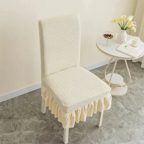Renove o visual da sua sala de jantar com a Capa Protetora para Cadeira de Jantar Premium Longa, ideal para quem valoriza proteção, funcionalidade e um toque sofisticado na decoração. Da lojaorganizeja.com