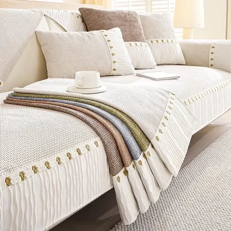 Renove sua sala com a Branquille™, a capa para sofá feita em tecido chenille premium com acabamento elegante e base antiderrapante. Da lojaorganizeja.com