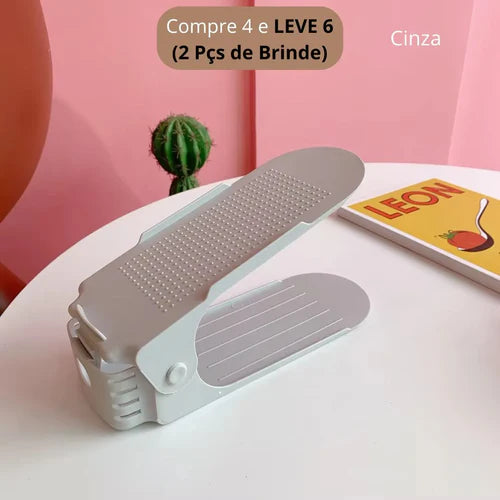 Mantenha seus calçados sempre organizados com o Suporte Organizador Ajustável para Sapatos com Dupla Camada, uma solução prática e moderna para otimizar o espaço em sua casa. Aproveite agora a oferta imperdível: Compre 4 e leve 6 unidades! - lojaorganizeja.com