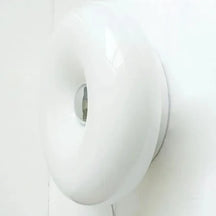 Transforme seus ambientes com o estilo minimalista e contemporâneo do Abajur/Arandela LED Donut Light. Da lojaorganizeja.com