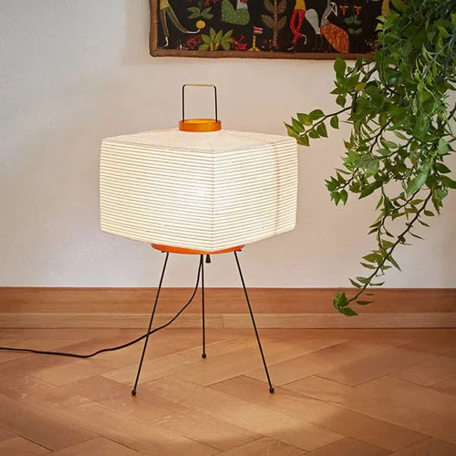 Transforme a atmosfera do seu ambiente com o Abajur LED Cubo, uma peça de design inovador que combina elegância e funcionalidade. Da lojaorganizeja.com