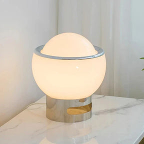 Transforme o ambiente com o Abajur LED Eclipse Glow, uma peça que combina design celestial e iluminação suave, ideal para criar espaços acolhedores e estilosos. Da lojaorganizeja.com