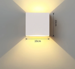 Crie ambientes modernos e iluminados com a Arandela de Parede Linear em Alumínio 6W, uma solução sofisticada que une estilo e eficiência para destacar o charme do seu espaço. Da lojaorganizeja.com