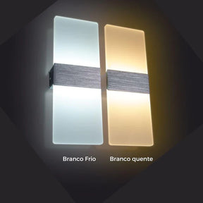 Adicione elegância e funcionalidade ao seu espaço com a Arandela de Parede Minimalista Acrylic, que combina um design limpo e moderno com materiais de alta qualidade. Da lojaorganizeja.com