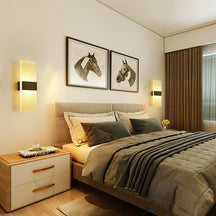 Adicione elegância e funcionalidade ao seu espaço com a Arandela de Parede Minimalista Acrylic, que combina um design limpo e moderno com materiais de alta qualidade. Da lojaorganizeja.com