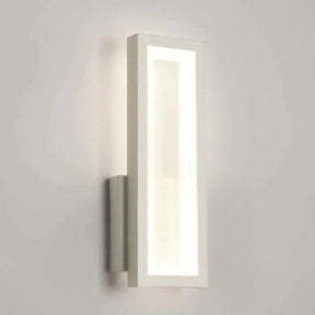 Traga sofisticação e modernidade para sua casa com a Arandela de Parede Minimalista GlowLine, uma peça que une funcionalidade e design elegante para transformar qualquer ambiente. Da loja lojaorganizeja.com