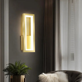 Traga sofisticação e modernidade para sua casa com a Arandela de Parede Minimalista GlowLine, uma peça que une funcionalidade e design elegante para transformar qualquer ambiente. Da loja lojaorganizeja.com
