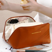 Renove sua rotina com a Bolsa Organizadora Feminina com Compartimentos. Ideal para quem precisa de espaço, organização e elegância em um único produto! Da lojaorganizeja.com