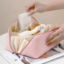 Renove sua rotina com a Bolsa Organizadora Feminina com Compartimentos. Ideal para quem precisa de espaço, organização e elegância em um único produto! Da lojaorganizeja.com