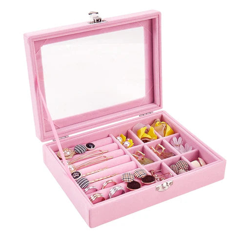 Guarde suas joias com elegância e segurança na Caixa Organizadora de Joias Jewel Case, ideal para quem busca praticidade sem abrir mão do estilo. Da lojaorganizeja.com