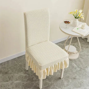 Renove o visual da sua sala de jantar com a Capa Protetora para Cadeira de Jantar Premium Longa, ideal para quem valoriza proteção, funcionalidade e um toque sofisticado na decoração. Da lojaorganizeja.com