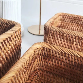 Transforme seus espaços com o charme natural e a funcionalidade do Cesto Decorativo Trançado Organizador Natural, uma peça que une organização e estilo para qualquer ambiente. Da lojaorganizeja.com