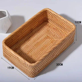 Transforme seus espaços com o charme natural e a funcionalidade do Cesto Decorativo Trançado Organizador Natural, uma peça que une organização e estilo para qualquer ambiente. Da lojaorganizeja.com
