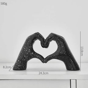 Traga um toque artístico e cheio de significado ao seu ambiente com a Escultura Decorativa Arte Mão Love. Da lojaorganizeja.com