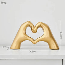 Traga um toque artístico e cheio de significado ao seu ambiente com a Escultura Decorativa Arte Mão Love. Da lojaorganizeja.com