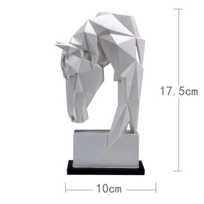 A Escultura Decorativa de Cabeça de Cavalo é uma representação majestosa da beleza e da graça desses nobres animais.  Da lojaorganizeja.com