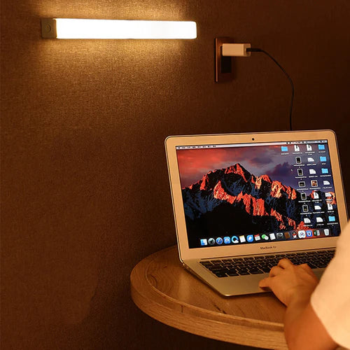 Descubra a inovação e praticidade da Lâmpada LED SmartMotion, que combina tecnologia avançada e design funcional para iluminar seus ambientes de forma automática e eficiente. Da lojaorganizeja.com