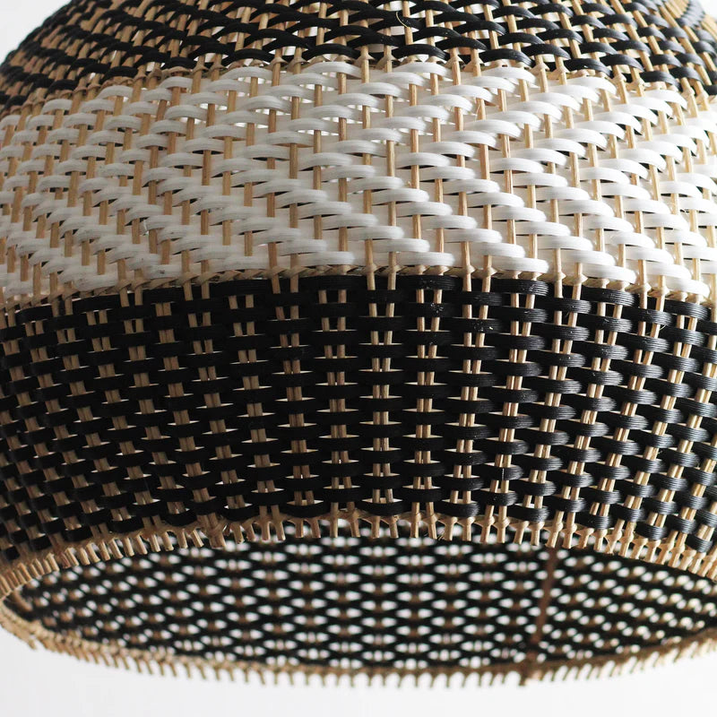  A Luminária Pendente Rattan é a escolha ideal para quem deseja incorporar um toque de elegância natural e sustentabilidade à sua decoração. Da lojaorganizeja.com