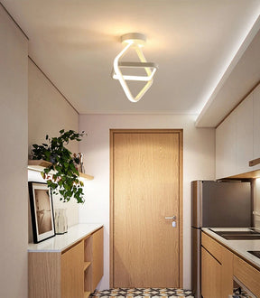 A Luminária de Teto Minimalista LED Plafon Hold Premium - Triangular se destaca pelo seu design geométrico e minimalista. Da lojaorganizeja.com