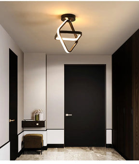 A Luminária de Teto Minimalista LED Plafon Hold Premium - Triangular se destaca pelo seu design geométrico e minimalista. Da lojaorganizeja.com