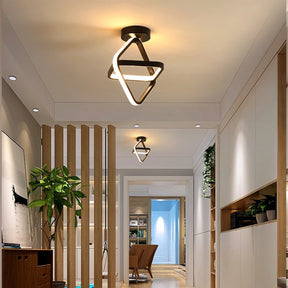 A Luminária de Teto Minimalista LED Plafon Hold Premium - Triangular se destaca pelo seu design geométrico e minimalista. Da lojaorganizeja.com