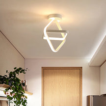 A Luminária de Teto Minimalista LED Plafon Hold Premium - Triangular se destaca pelo seu design geométrico e minimalista. Da lojaorganizeja.com