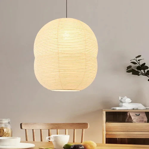 Adicione sofisticação e aconchego ao seu espaço com o Lustre LED Artesanal Elegance. Da lojaorganizeja.com