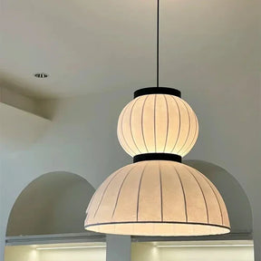 Crie um ambiente acolhedor e sofisticado com o Lustre LED Kyoto Vintage, inspirado na estética japonesa e no minimalismo atemporal. Da lojaorganizeja.com