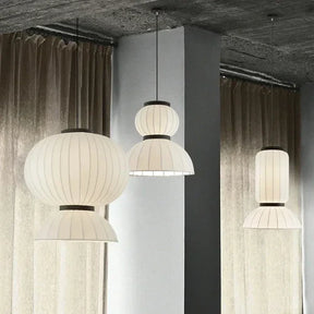 Crie um ambiente acolhedor e sofisticado com o Lustre LED Kyoto Vintage, inspirado na estética japonesa e no minimalismo atemporal. Da lojaorganizeja.com