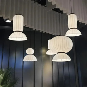 Crie um ambiente acolhedor e sofisticado com o Lustre LED Kyoto Vintage, inspirado na estética japonesa e no minimalismo atemporal. Da lojaorganizeja.com