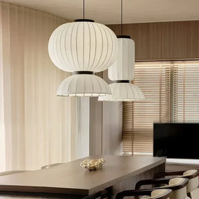 Crie um ambiente acolhedor e sofisticado com o Lustre LED Kyoto Vintage, inspirado na estética japonesa e no minimalismo atemporal. Da lojaorganizeja.com