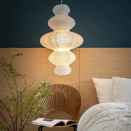 Transforme seu ambiente com o Lustre LED WaveForm, onde curvas elegantes e tecnologia moderna se encontram para criar um efeito visual deslumbrante. Da lojaorganizeja.com