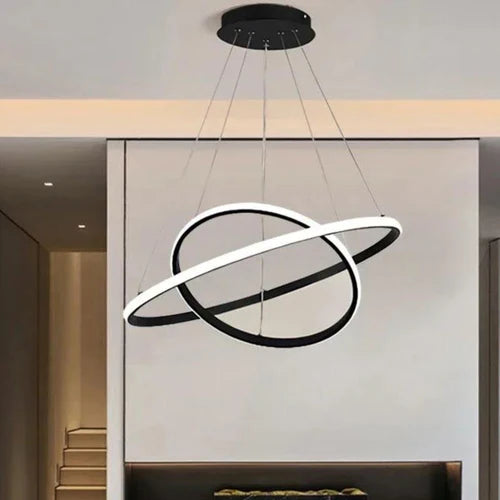 Transforme sua sala de estar ou jantar com a elegância moderna do Lustre Pendente Orbital Duplo em Led. Da lojaorganizeja.com