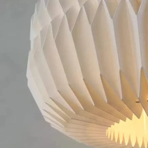 Ilumine seu espaço com o Lustre Pendente Origami Glow, uma peça inovadora que combina o charme do origami com a funcionalidade moderna. Da lojaorganizeja.com