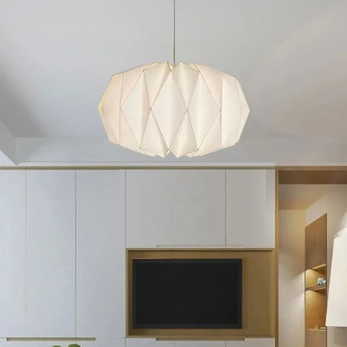 Eleve a decoração da sua casa com o Lustre Pendente Origami Illumination, uma peça sofisticada que une design contemporâneo e funcionalidade. Da lojaorganizeja.com