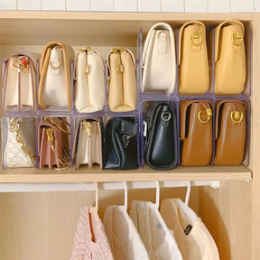 Transforme a organização do seu guarda-roupa com o Organizador de Bolsas em Acrílico com Divisórias, ideal para manter suas bolsas favoritas visíveis, protegidas e acessíveis. Da lojaorganizeja.com