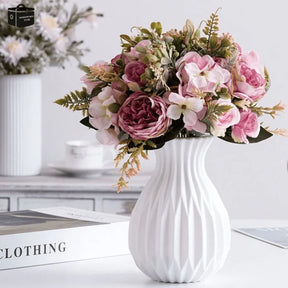  O Vaso Decorativo para Sala de Flor Nordic traz o charme e a simplicidade do estilo escandinavo para a sua mesa.  Da lojaorganizeja.com